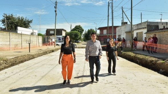 Noe Correa y Leo Nardini recorrieron la calle Lavallol, donde se realiza un nuevo pavimento